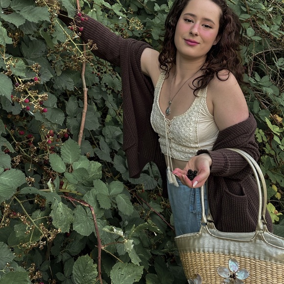 meet the posher - phoebe rainier π€ππ―οΈπΉβ¨βοΈ - Picture 12 of 16